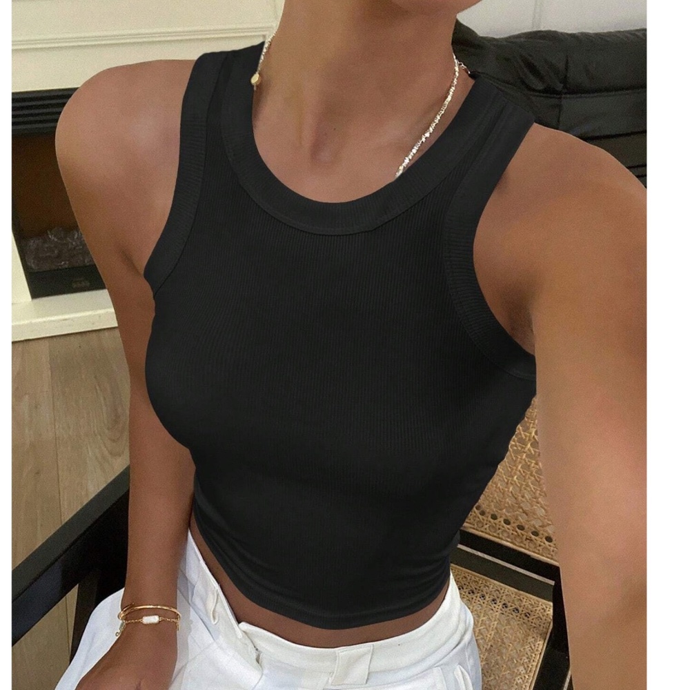 Solid Ribbed Fitted Tank Top - Picture 7 of 7